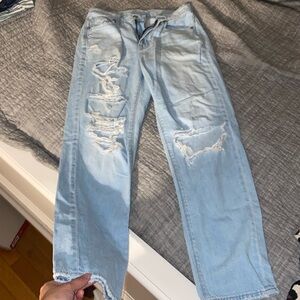American Eagle Ripped Mom Straight Jean